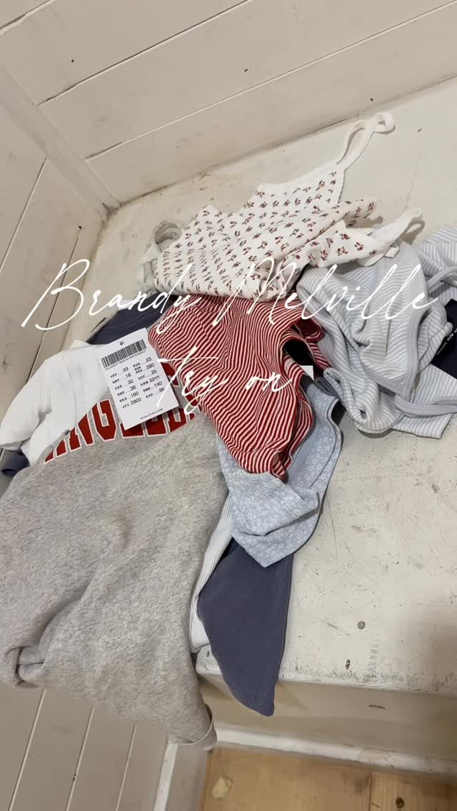 Instagram post by @_laurenrosee for Brandy Melville. Caption reads: Brandy girl ❤️✨ #brandymelville #outfits.