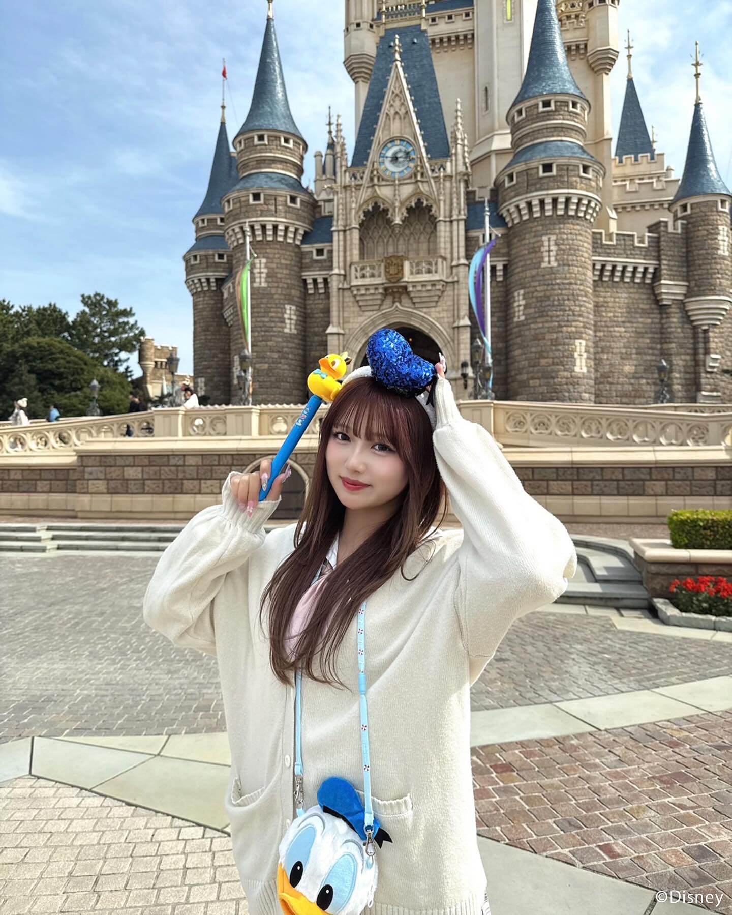 Instagram post by @noa._.1126_ for Tokyo Disney Resort Products. Caption reads: 東京ディズニーランドⓇに行ってドナルド制服コーデで可愛い写真沢山撮ったよ〜💙🤍

6/30まで『....