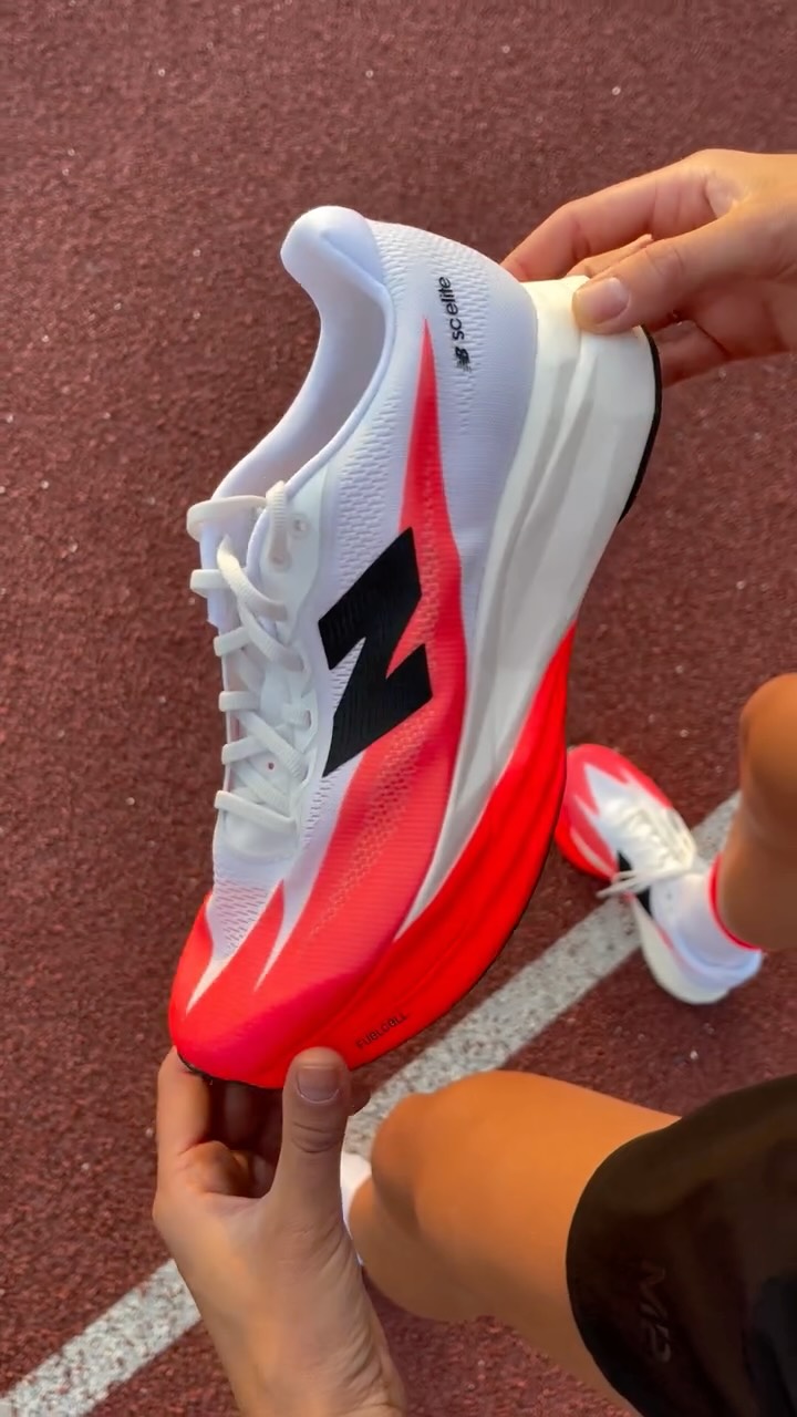 Instagram post by @asia.stodolna for New Balance. Caption reads: NEW BALANCE FUELCELL SUPERCOMP ELITE V5 😍

Nowe....