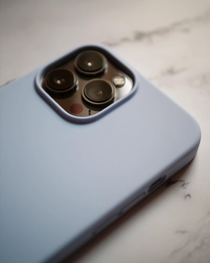 Instagram post by @mb4k_tech for Elago. Caption reads: [...] want to spend too much this cover by....