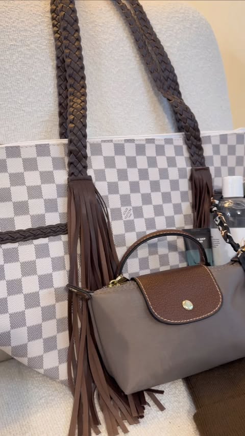 Instagram post by @addisoncampshadrix for IT Cosmetics. Caption reads: GIVEAWAY CLOSED! a little christmas giveaway!....