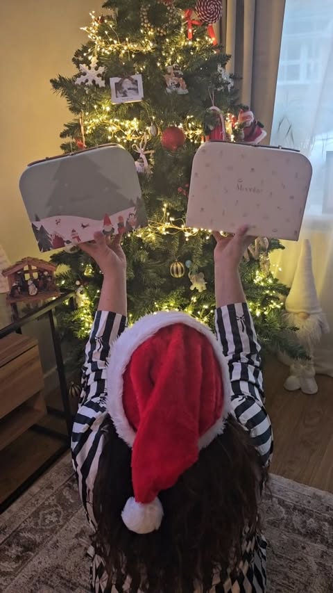 Instagram post by @tania_dsousa for Moonkie. Caption reads: [...] gift inspo!

As a mama, I love how easy....