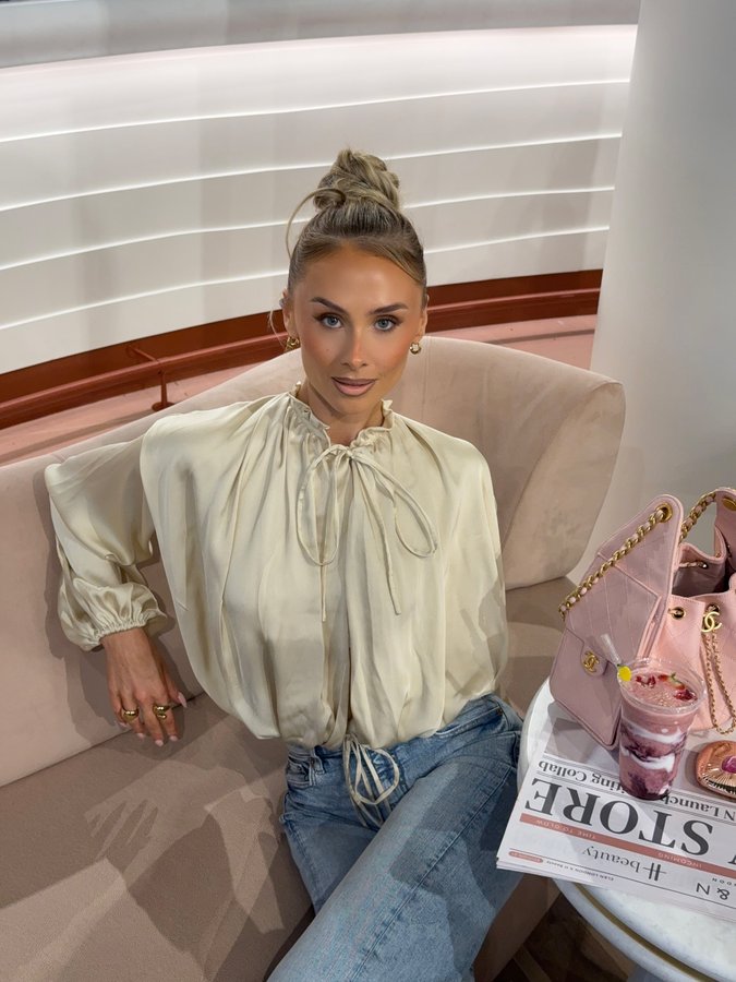 Instagram post by @hollymcallisterrr for EL&N London. Caption reads: Pretty in PINK 🧁🎀 We now have our very own....