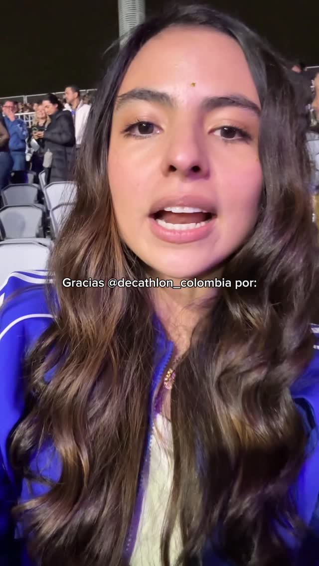 Instagram post by @michell_orozc0 for Decathlon. Caption reads: DIOSMIOOOOO🗣️🗣️🗣️ (Mi core viendo a la reina)....