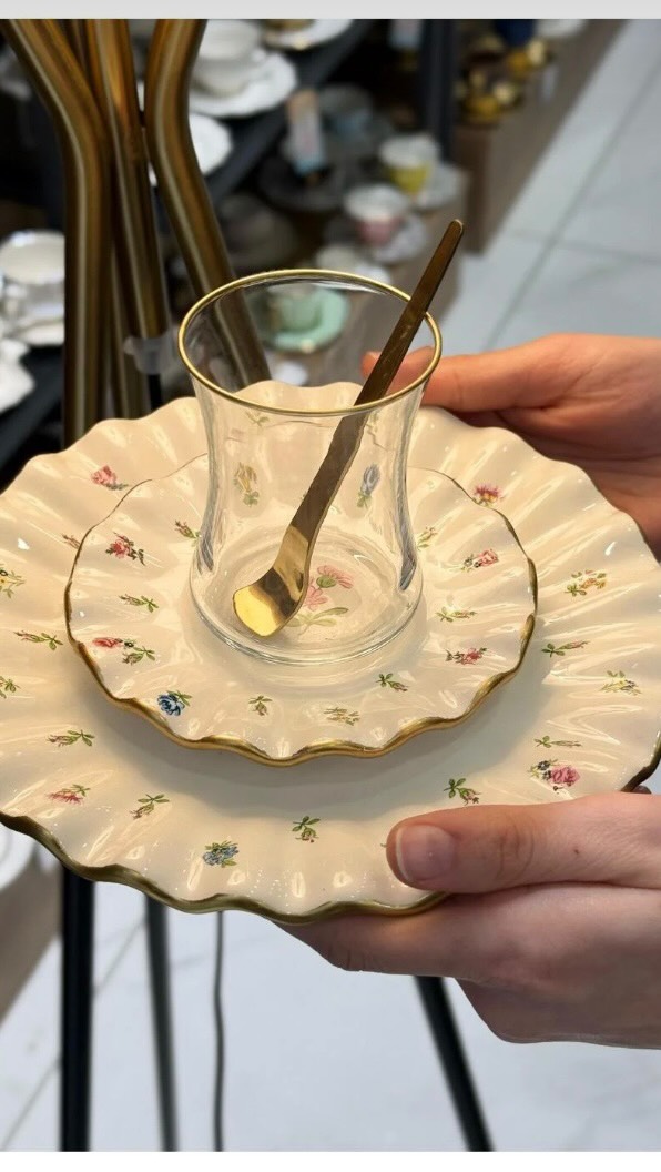 Instagram post by @profoodie___ for Trendyol. Caption reads: I literally fell in love at first sight....