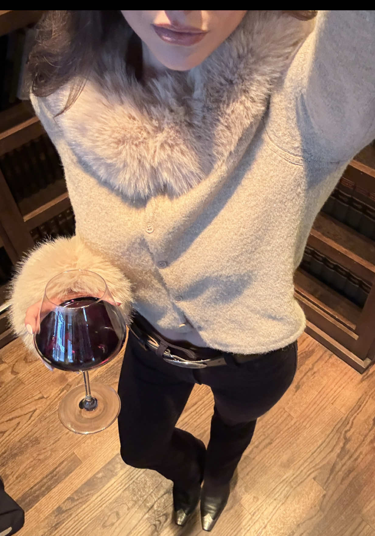 TikTok post by @isabelarosebecker for Kendrascott. Caption reads: #KendraScottPartner @Kendra Scott is 25-40% off....