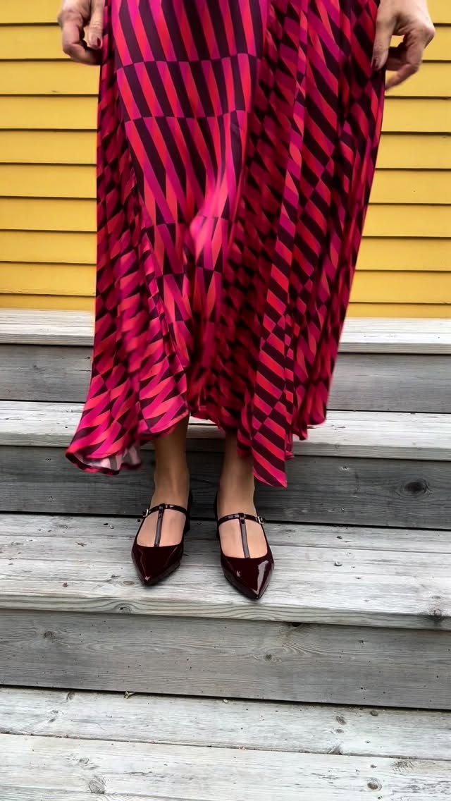 Instagram post by @hedvigander for Tamaris. Caption reads: Skor ! 👠🥾👢👡Den bästa accessoaren !
På....