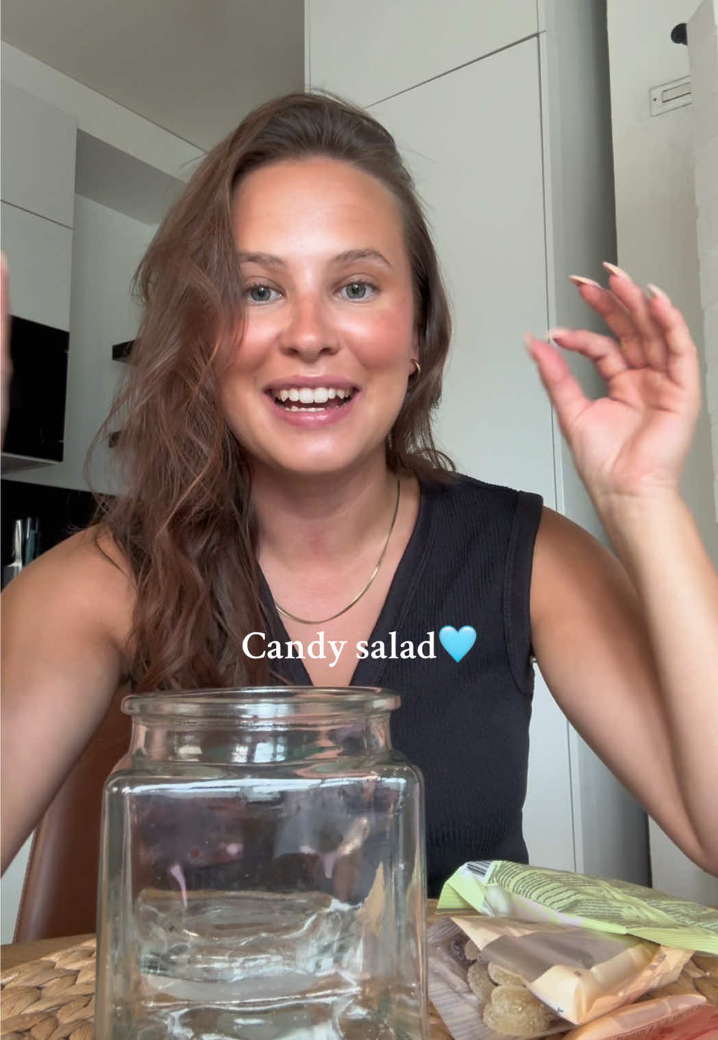 TikTok post by @joannapoulsen for PÄNDY. Caption reads: NAM🩵🤩🍬 karkit saatu /mainos @PÄNDY Monday 2....