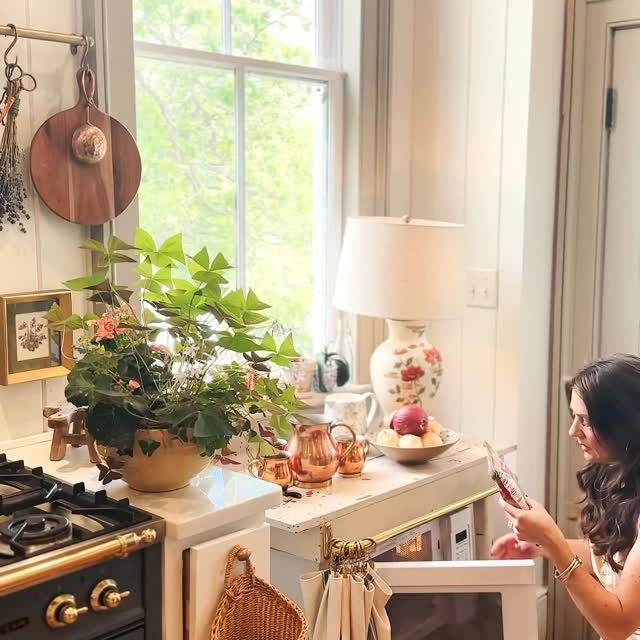 Instagram post by @juliacurated for Harris Teeter. Caption reads: #ad @harristeeter World Flavor Asian-Inspired....