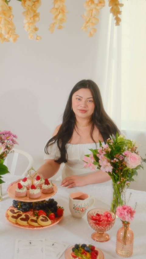 Instagram post by @cristinaviseu for Bridgerton. Caption reads: [...] Galentine’s with the new season of....