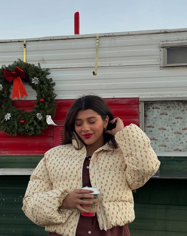 Instagram post by @shanymonroy for ROMWE. Caption reads: ✨🎄♥️🎁 
-
@romwe #ROMWE #ROMWEpartner....