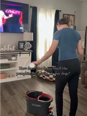 TikTok post by @gorgeouschristina.xx for H&W Bath Haus. Caption reads: [...] making your house smell amazing 🍁🎃@H&W....