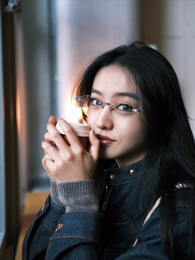 Instagram post by @koki for GENTLE MONSTER. Caption reads: Coffee time ☕️💕 with sis 

Glass @gentlemonster.