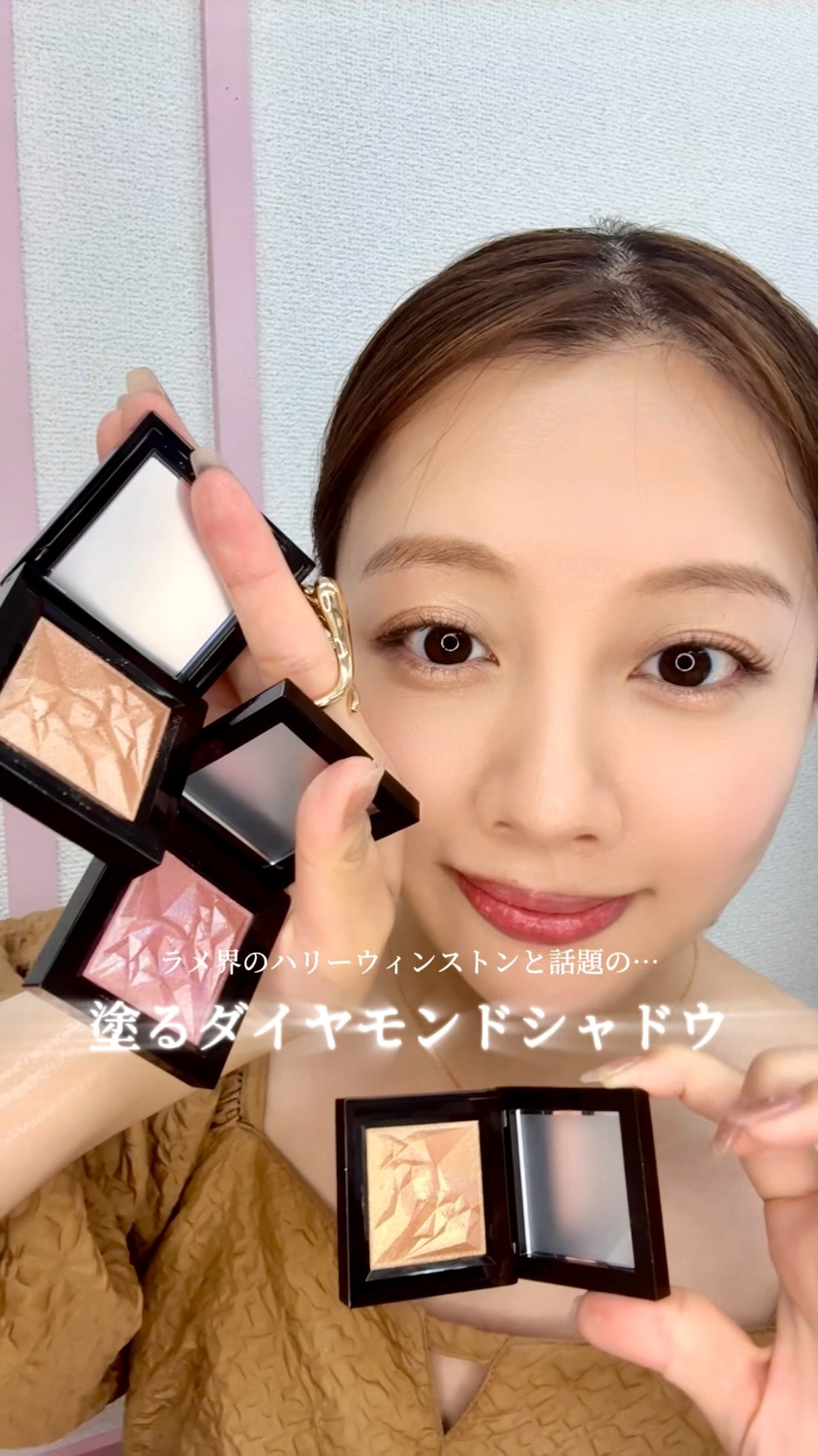 Instagram post by @saaya_hanashiro for shu uemura. Caption reads: ラメ界のハリーウィンストンと話題の
shu uemura crushed gem....