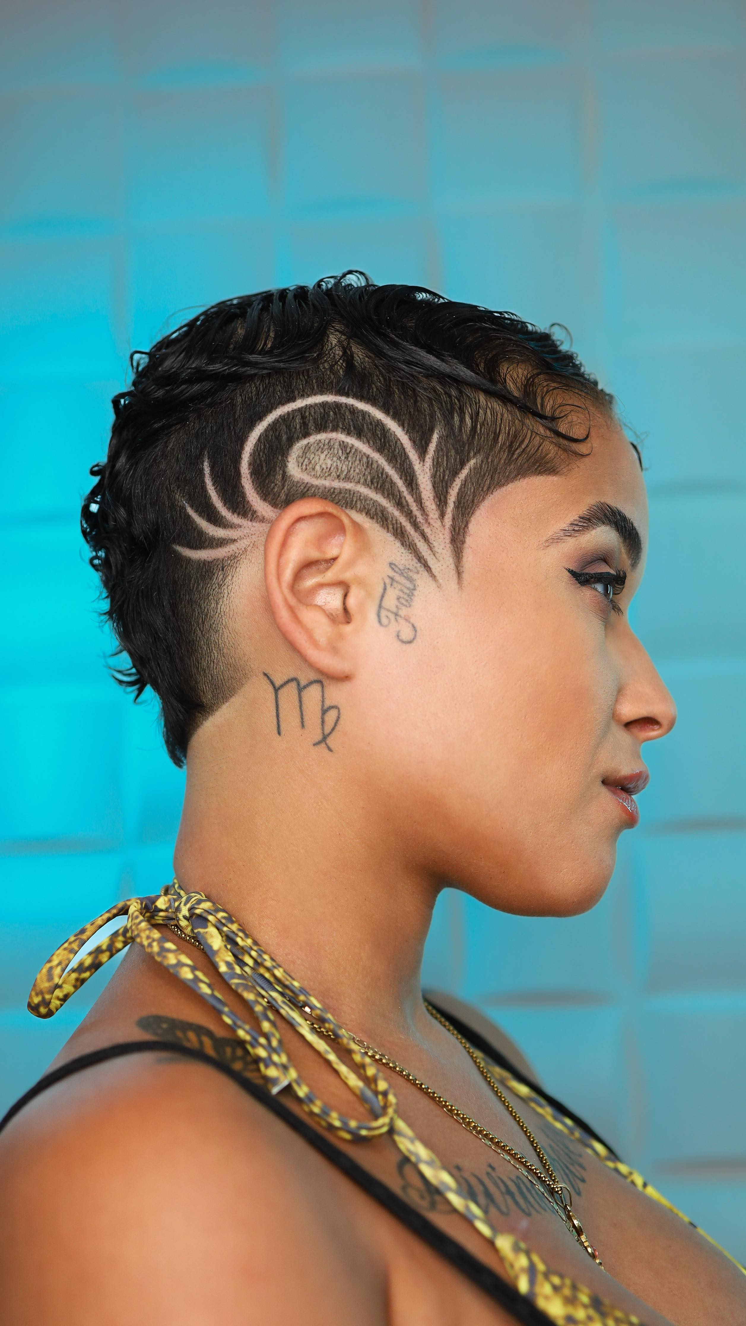 Instagram post by @jcuts07 for Barbershopconnect. Caption reads: TROPICAL🪸🐚🏝️⛱️ @kittycavas 

#miamibarber....