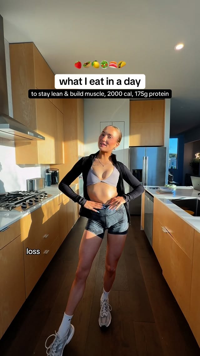 Instagram post by @kraftyoufitness for RXBAR. Caption reads: what I eat in a day to stay lean & build muscle -....