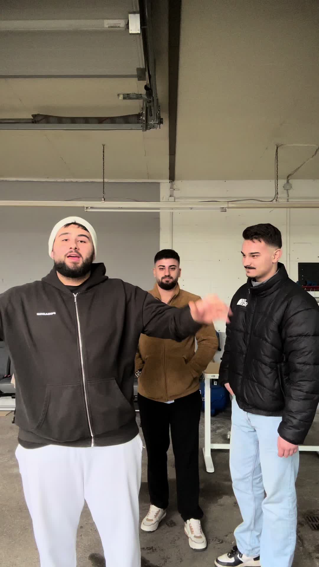 TikTok post by @dieamigos for FlexiSpot. Caption reads: #FlexiSpot #FlexiSpotDE #werbung....