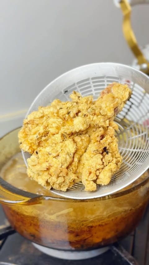 Instagram post by @omoyecooks for Kerrygold. Caption reads: [...] is Crispy fried chicken made with Kerrygold....