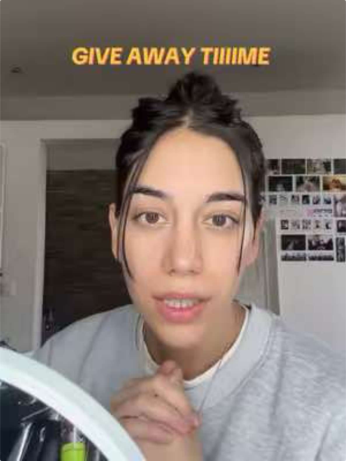 TikTok post by @anushkamelkonian for Babor. Caption reads: [...] maak je kans om een adventskalender van....