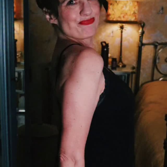 Instagram post by @brunettie.wildseeley for Neuaura. Caption reads: [...] new supplement I was going to test for....