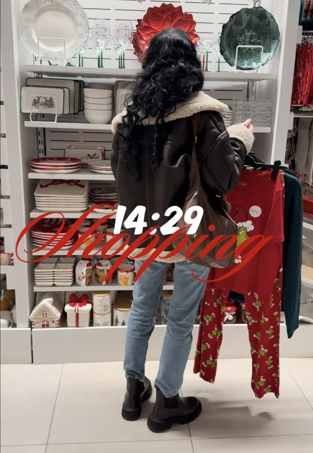 TikTok post by @yana.pol for Sinsay. Caption reads: #букток #укрбуток #книги #влог @sinsay .