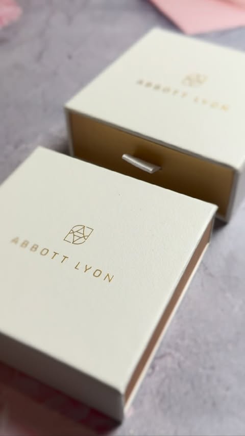 Instagram post by @maggie_beauty_lover for Abbott Lyon. Caption reads: AD/AFF
A festive unboxing moment ✨
The Monroe....