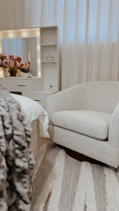 Instagram post by @dailinigarzafernandez for Chita Living. Caption reads: I'm obsessed with this Wren Modern Decorative....