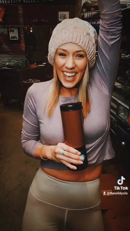 Instagram post by @thewildyolo for Ellie. Caption reads: Love Yourself. Eat Healthy. Have Fun!
😁⚡🙌🏼 Life....