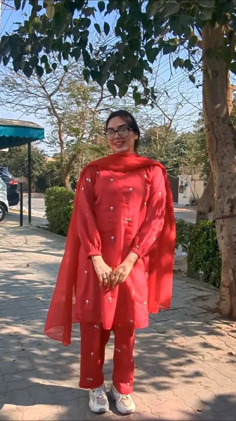Instagram post by @sareenism for Silayi Pret. Caption reads: Outfit of the Day 5 wearing @silayipret #valentine....
