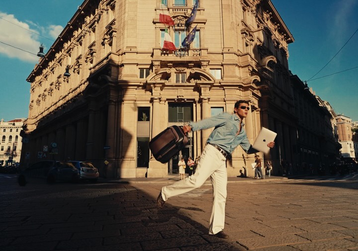 Instagram post by @matteonapoletano for Samsonite. Caption reads: Catch me if you can @mysamsonite #adv #MySamsonite.