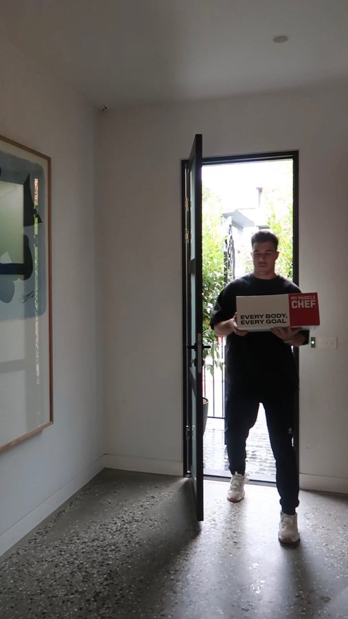 Instagram post by @zacharymerrett07 for My Muscle Chef. Caption reads: [...] keep it simple and clean with @mymusclechef....