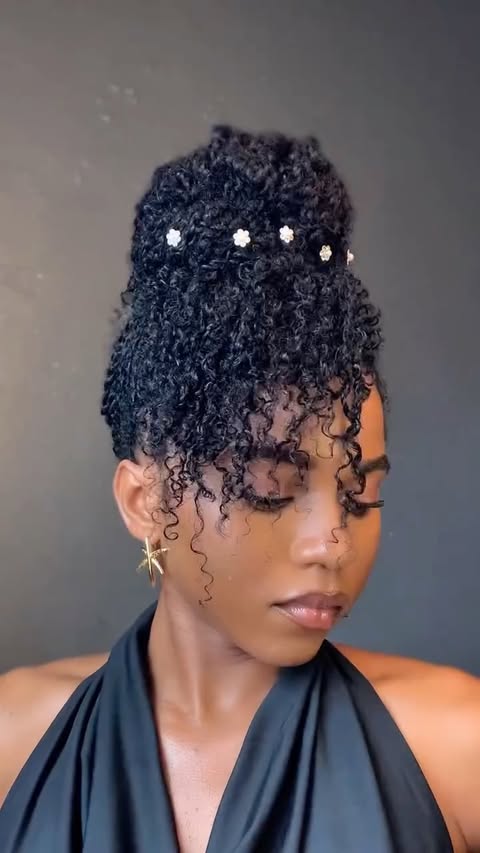 Instagram post by @_queenofcurls_ for QVR Hair. Caption reads: [...] your favorite in the comments.😉 Hair:....