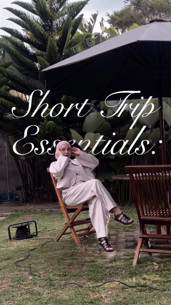 Instagram post by @bellasyyaf for FitFlop. Caption reads: Wore these sandals for hours, through cafés,....