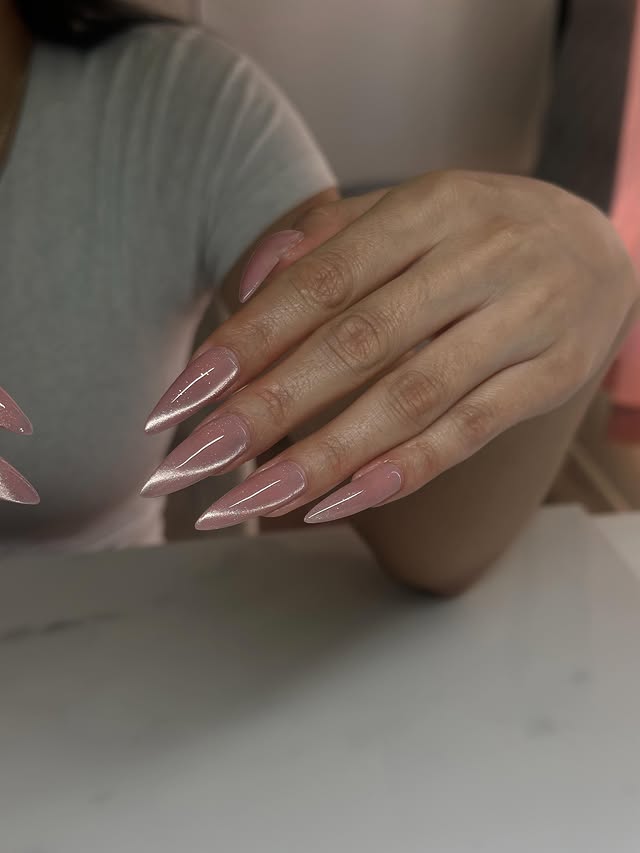 Instagram post by @dreanailzz for VBeautyPure. Caption reads: dreamy ✨ Products used @vbeautypure code “ ANDREA....