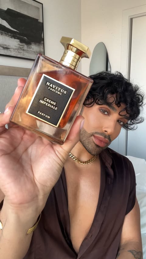 Instagram post by @mac_daddyy for Scentbird. Caption reads: [...] You can sample this fragrance now on....