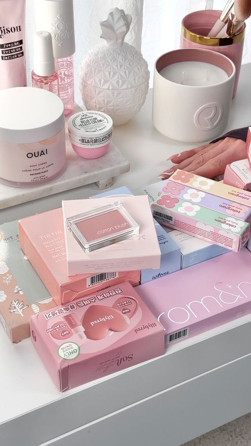 Instagram post by @laemekiia for YesStyle. Caption reads: Let’s unbox my @yesstyle Black Friday Mega Sale....