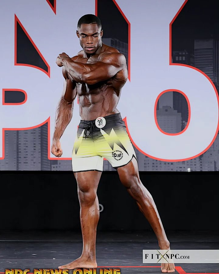 Instagram post by @cenatricardofit for REDCON1. Caption reads: [...] done yet💯🔥

Sponsors:
@chulawear1....