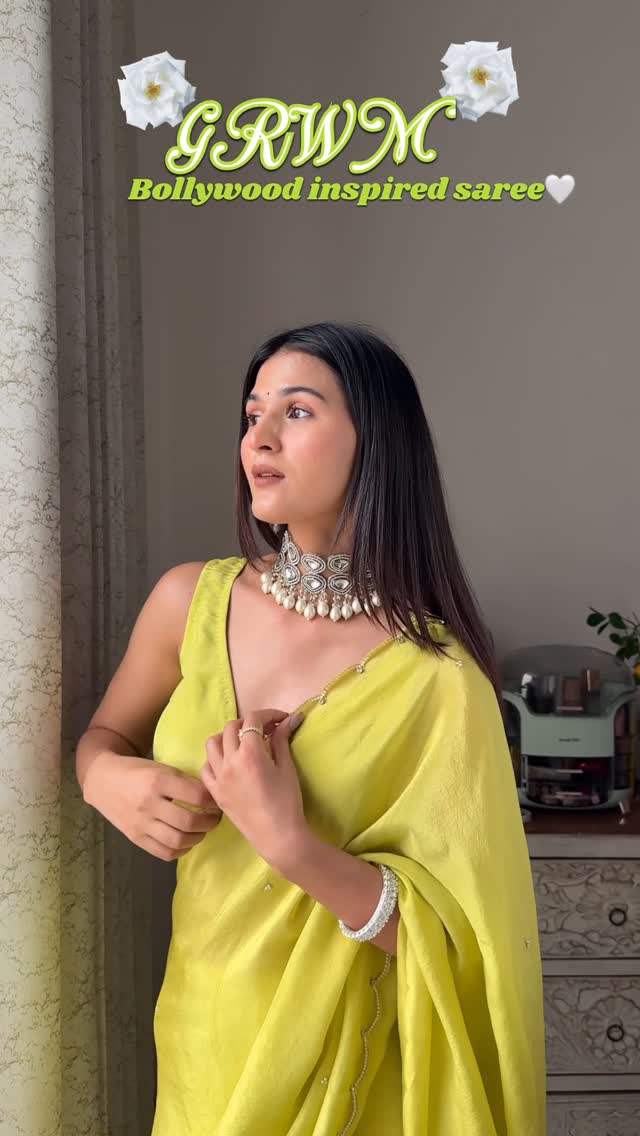 Instagram post by @swati.rathi_ for LOVE EARTH. Caption reads: Do you guys like this look?💚🙈😍
.
Comment for....