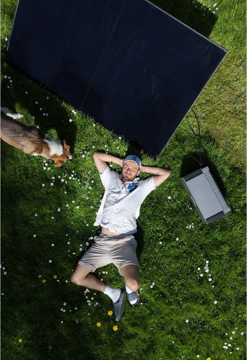 TikTok post by @samuelbartz for AnkerMake. Caption reads: Anker SOLIX solarbank 3 pro Ich bedanke mich recht....