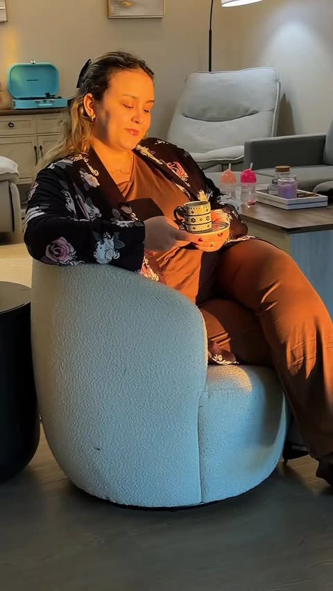 Instagram post by an influencer for Ekouaer Sleepwear. Caption reads: Slow mornings & cozy vibes in my Ekouaer pajamas....
