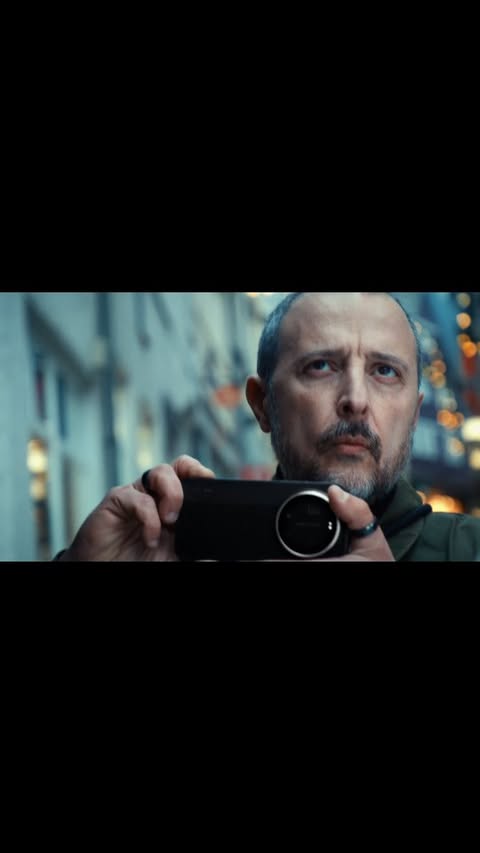 Instagram post by @thewalkingphotographer for Leica Camera. Caption reads: [...] of you. #Xiaomi17Ultra #XiaomiByLeica....