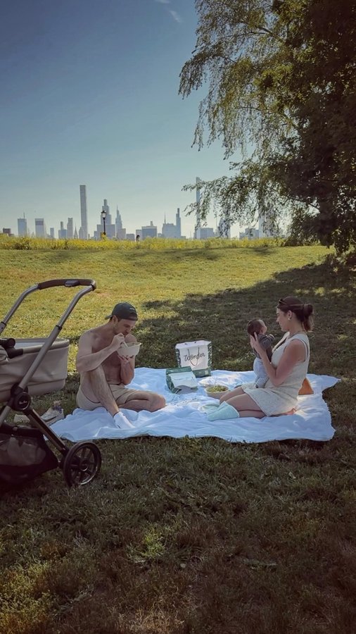 Instagram post by an influencer for Wonder. Caption reads: [...] up lunch on the way from @wonder. #ad Right....