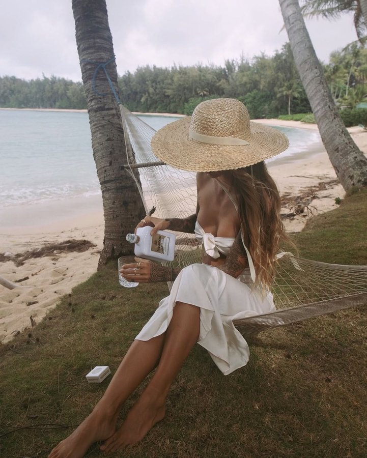 Instagram post by @gypsyone for Disaronno. Caption reads: As I sat here on this hammock, I was thinking....