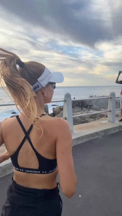 Instagram post by @_rachelannbeaton_ for POWERADE. Caption reads: [...] is power.
Respect the pause.

@poweradeza....