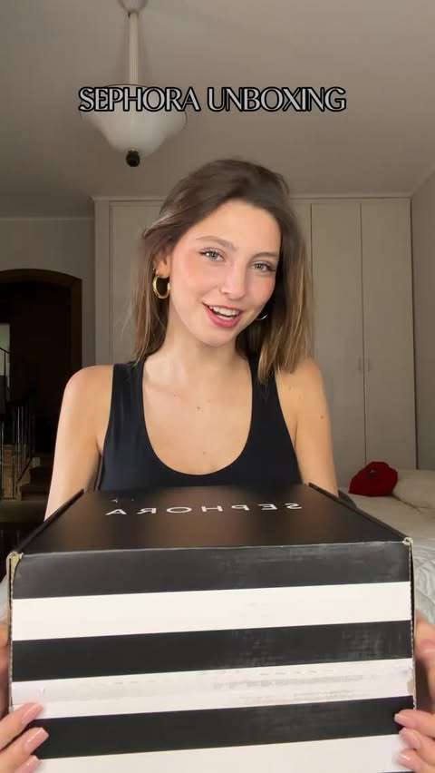 Instagram post by @auroraamarianii for Authentic Beauty Concept. Caption reads: [...] @theouai @kerastase_official....