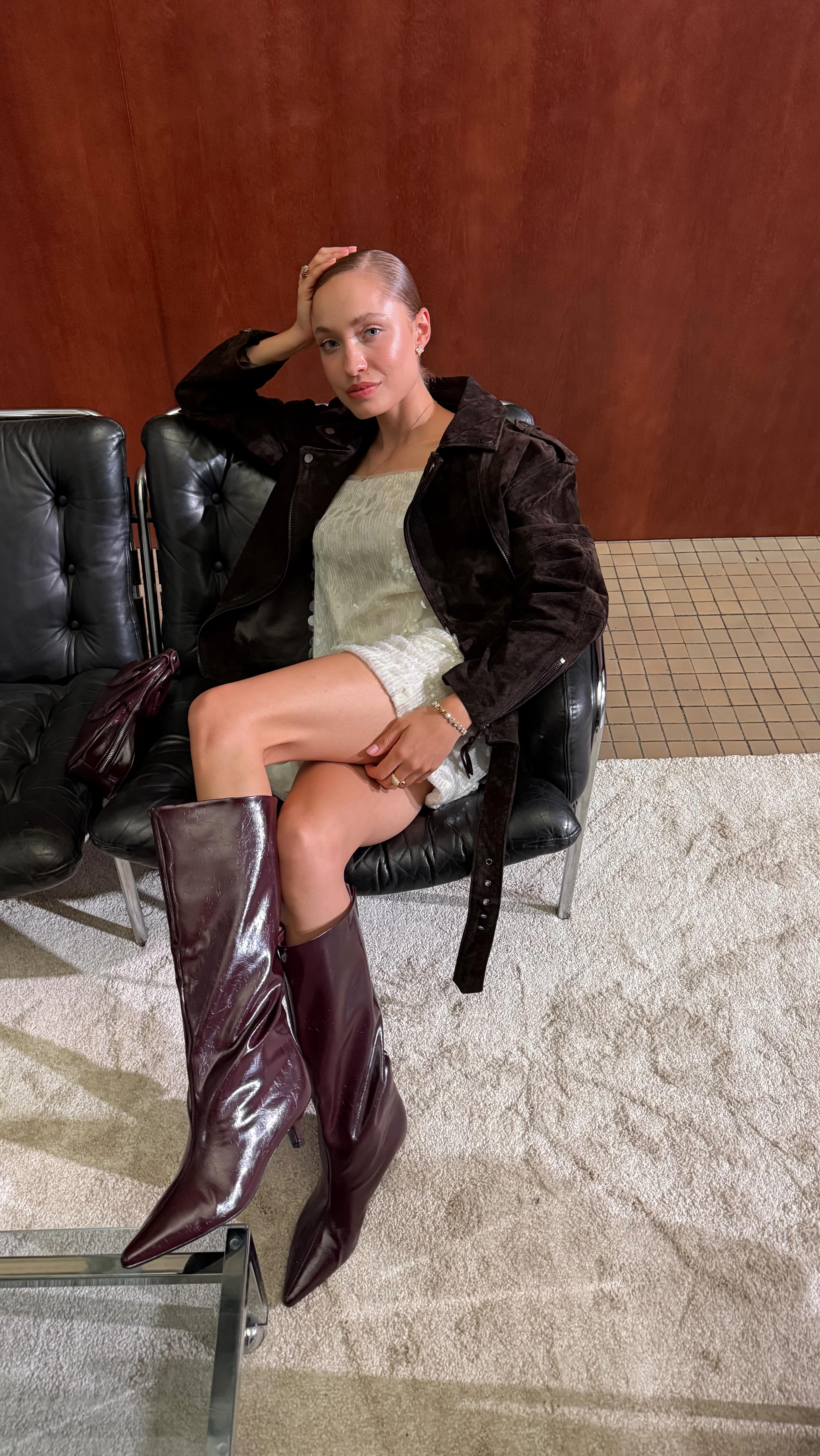 Instagram post by @annajermanov for Astratex. Caption reads: Ráda zkouším výstřední kousky i já! 🤍 

Abych se....