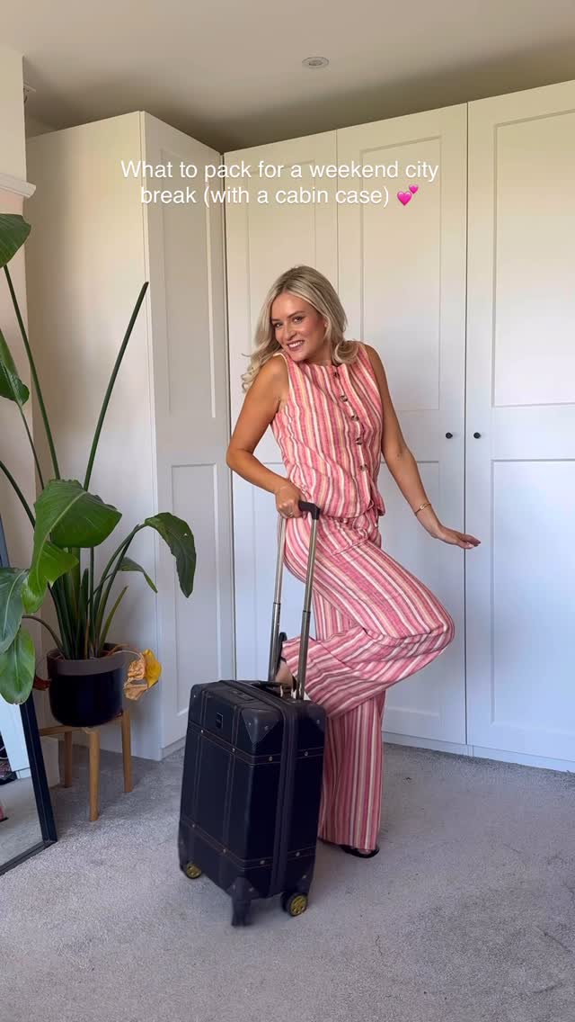 Instagram post by @helenacritchley for THREADBARE. Caption reads: [...] case! How nice are these outfits from....