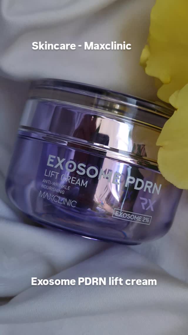 Instagram post by @ciocirlan_gabriela for Maxclinic. Caption reads: [...] in firmer and more voluminous skin.....