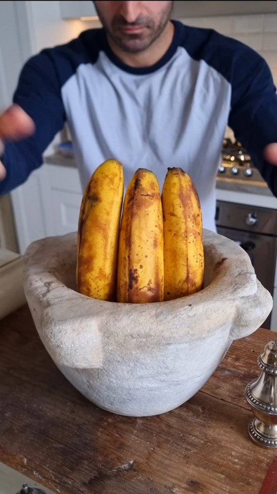 Instagram post by @sosocuisinemoi for Koro France. Caption reads: HACK BANANE INCROYABLE !!! 

#patisserie #recette....