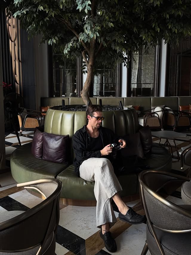 Instagram post by @deniscebulec for Four Seasons. Caption reads: [...] year, or who you are.
staying at the four....